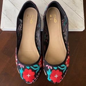 Black Floral Embroidered Flats